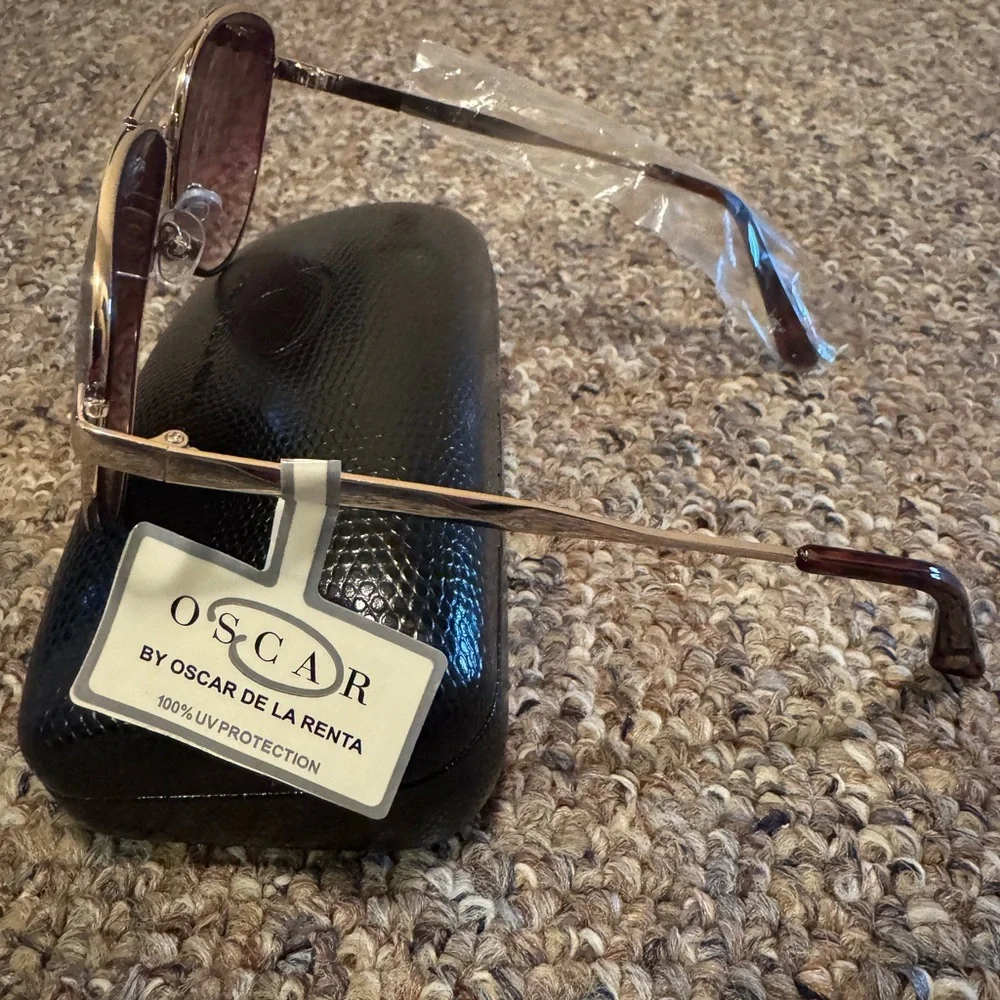 Oscar By Oscar De La‎ Renta-Brown and Gold Classic Aviator Sunglasses w case